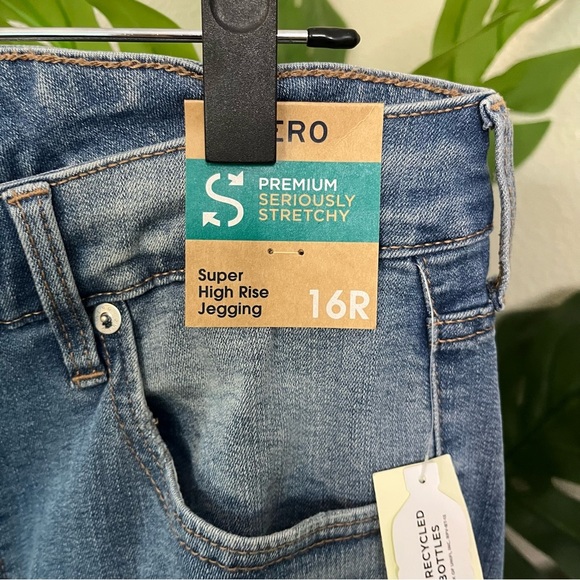✨ Aéropostale Light Wash Distressed Super High Rise Jegging Sz 16R | Plus Size - Picture 4 of 11